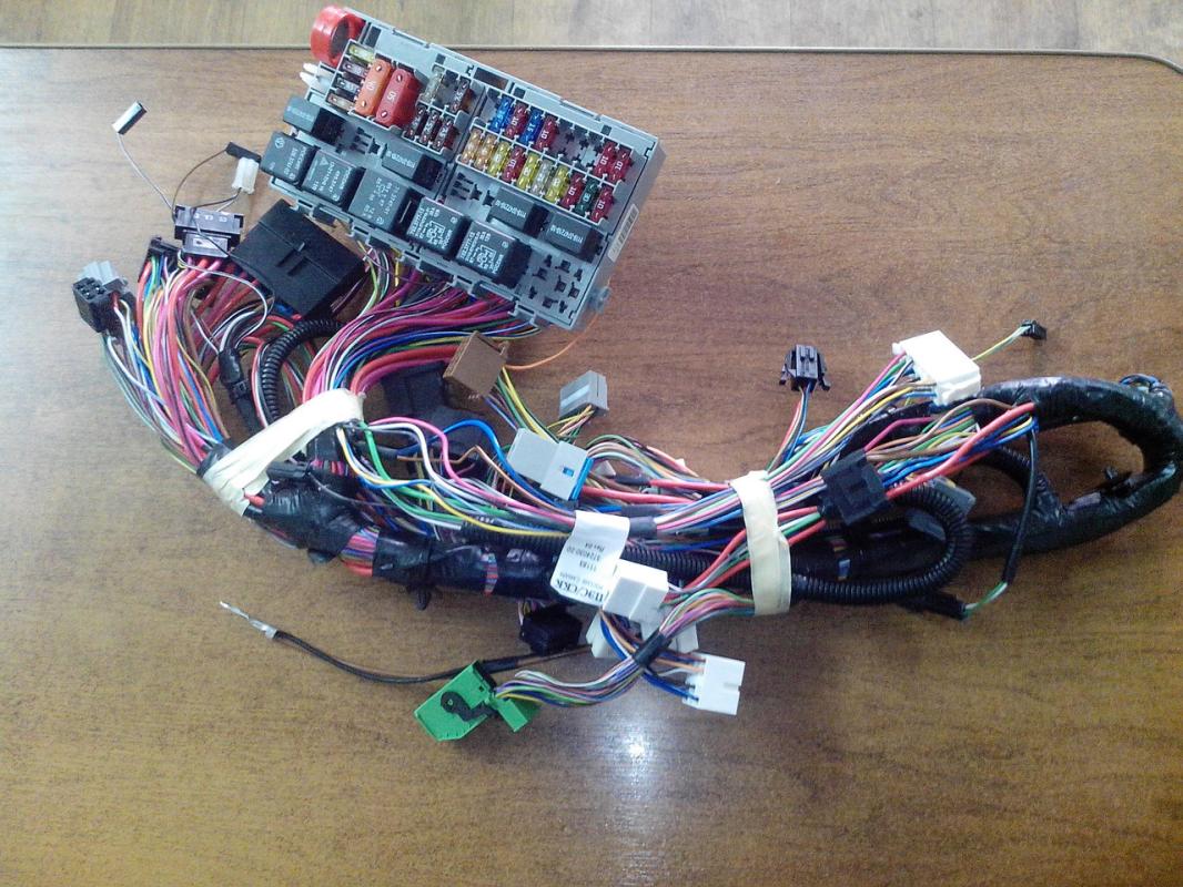 21703-3724030-76 Жгут подпанельный Е-газ и навигация