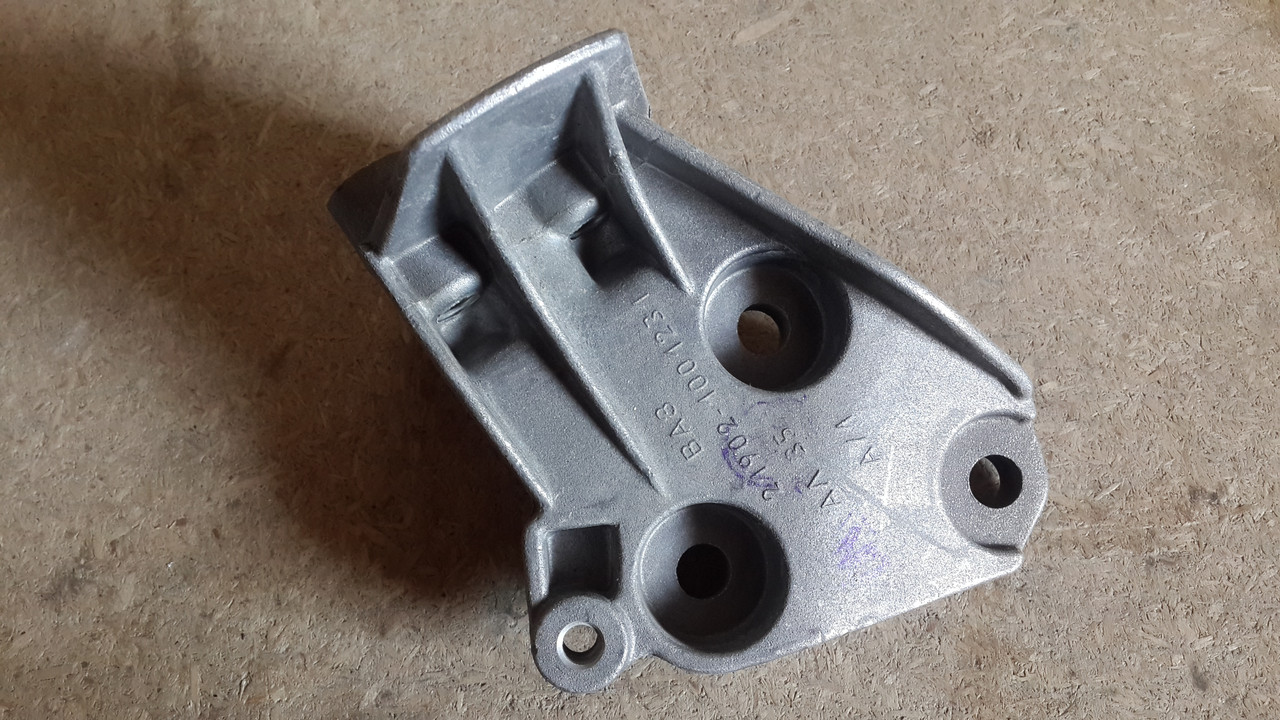 21902-1001231 Кронштейн опоры ДВС 21902 левый АКПП