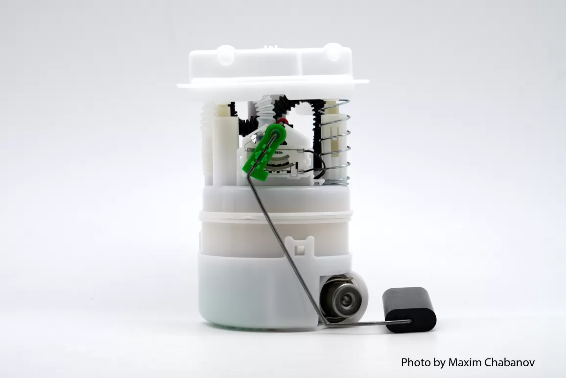 172022047R Бензонасос Largus в сборе