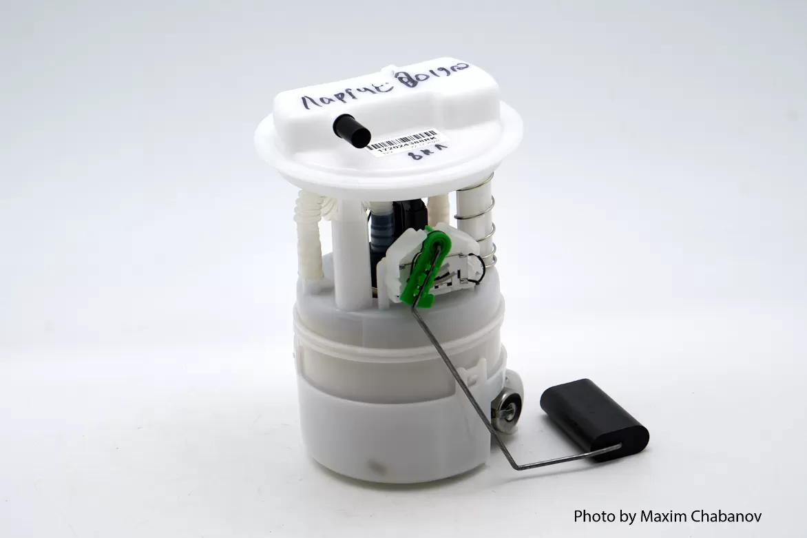 172024388R Бензонасос Largus в сборе