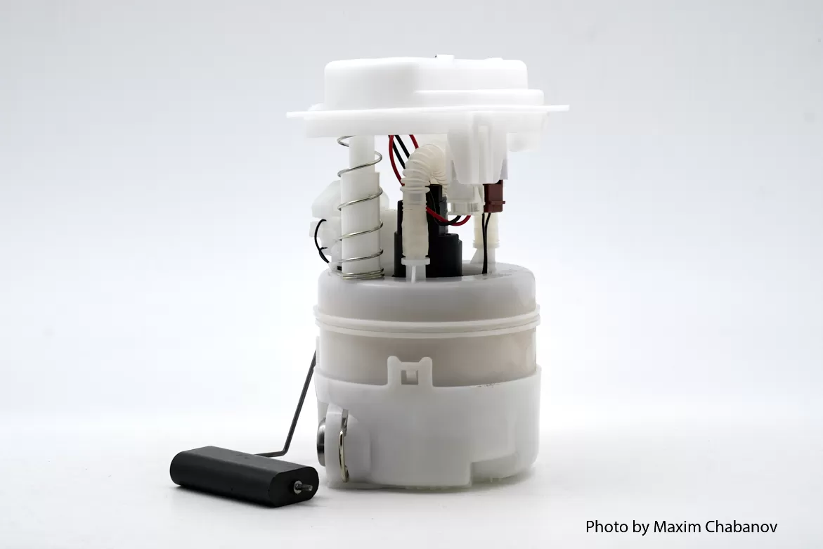 172024388R Бензонасос Largus в сборе